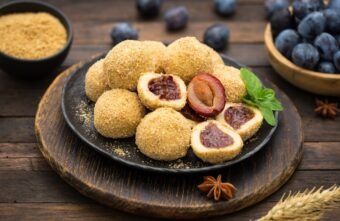 Găluște cu prune low carb și low fat. Rețetă pentru cei ce sunt la dietă