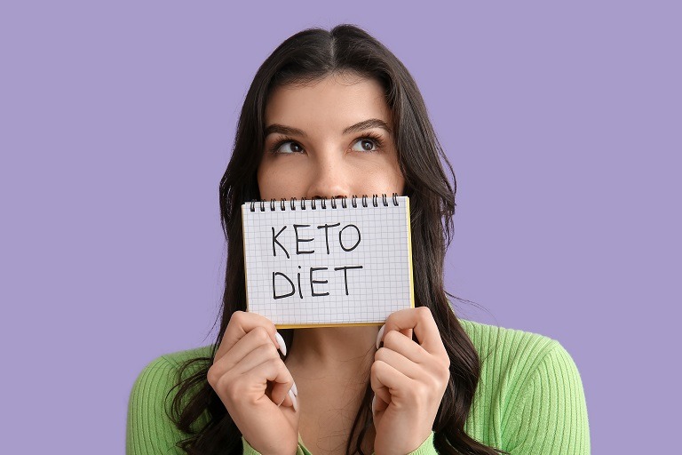 Keto Diet Girl - fata care tine dieta Keto