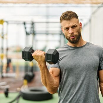 De ce apare tensiunea musculară după antrenament și cum s-o reduci?